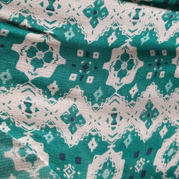 Lucky Brand NWOT drapey rayon shell in green and ivory, size XL - Picture 2 of 5